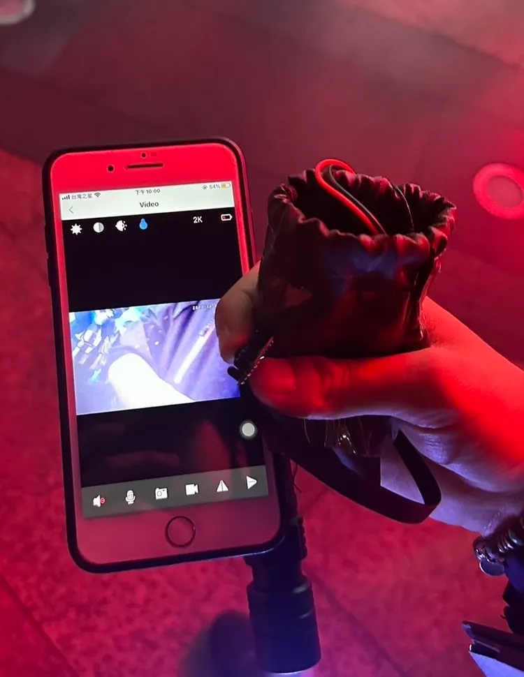 警方查扣證物。翻攝畫面