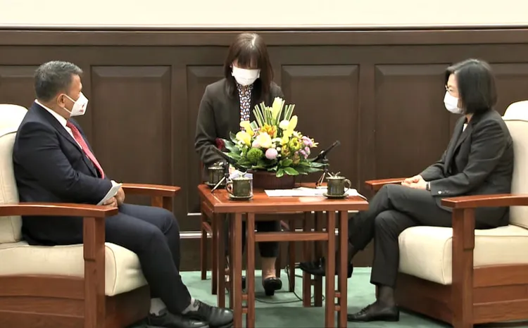 林達曾在「印尼國會台灣連線」訪問團時擔任通譯。翻攝畫面