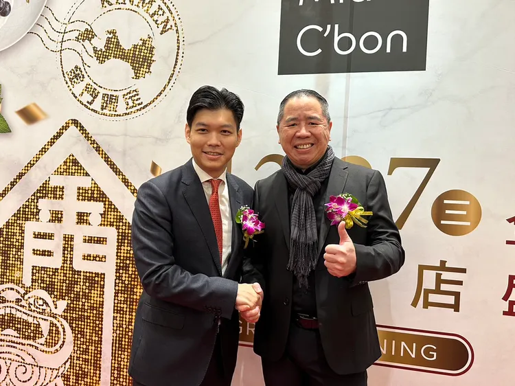 家樂福總經理王俊超(右)、昇恆昌總經理江建廷(左)。陳怡文攝