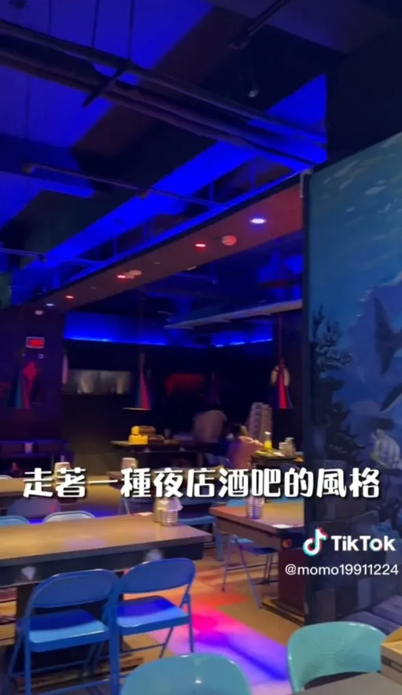 新北中和「水貨」烤魚火鍋，店內環境平價聚餐的好去處。TikTok@momo19911224 / IG：momo19911224 提供