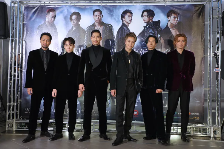 AKIRA（左三）對於明天將在老婆林志玲面前表演不緊張，甜說反而會跳得更賣力。攝影中心攝