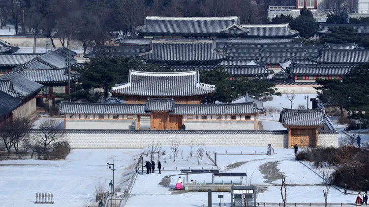 今天在首爾景福宮的遊客。新華社