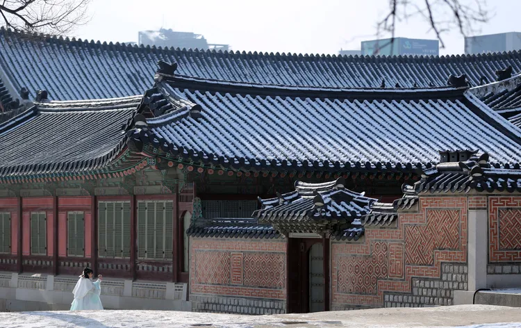 今天在首爾景福宮的遊客。新華社