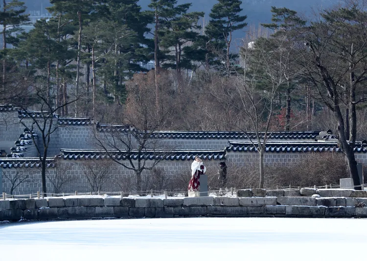今天在首爾景福宮的遊客。新華社