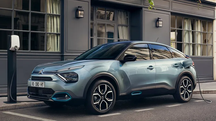 Citroen純電動跨界休旅Ë-C4，提供指定車型享0利率財務專案，或是6年/6萬公里免費保養專案(二擇一)。原廠照片
