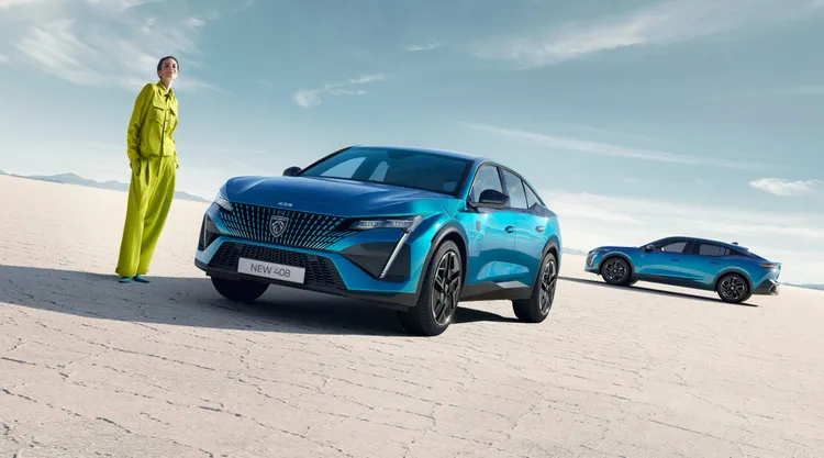 Peugeot 408跨界轎跑車指定車型享0頭款、超低月付8888元起，或選擇0利率財務專案或5年/5萬公里免費保養(二擇一)，再加贈2萬元消費抵用券。原廠照片