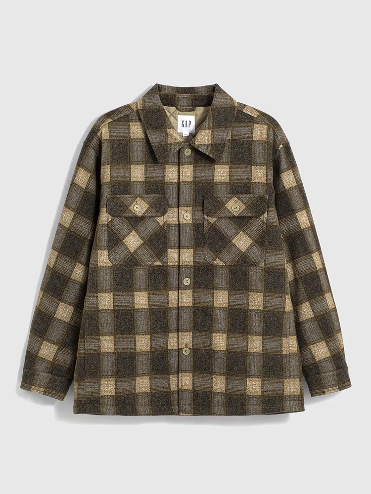 Logo翻領外套，3499元。品牌提供