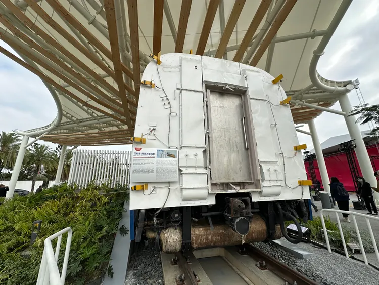 高鐵台南站全球獨擁「花魁車」。陳怡文攝