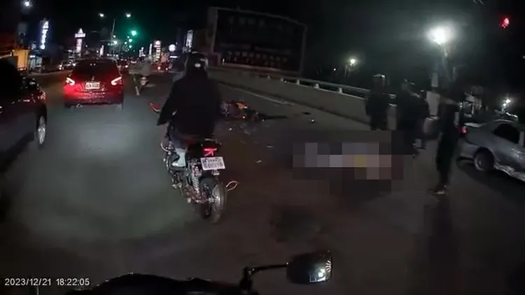 劉姓騎士面部朝下趴在地上，送醫仍宣告不治。翻攝臉書「彰化人大小事」