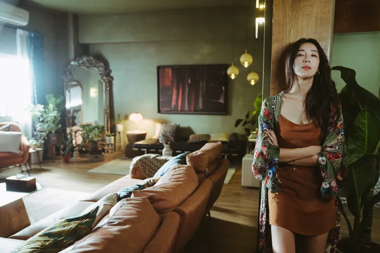 隋棠在家靠牆沉思。CATCHPLAY提供