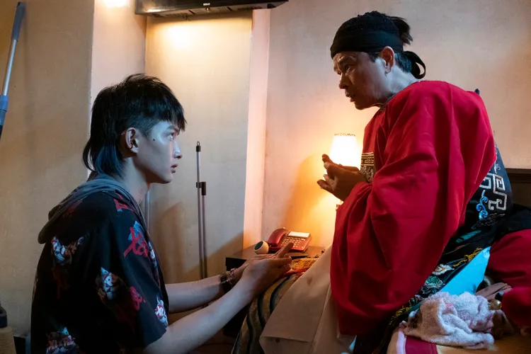 張庭瑚（左）和李興文在《粽邪3》有動人父子情。Netflix提供