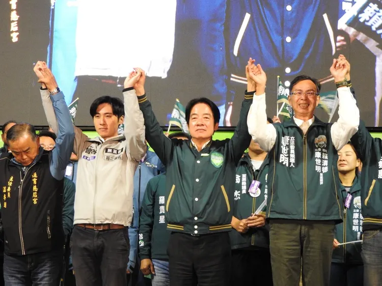 賴清德呼籲苗栗鄉親支持立委候選人康世明、曾玟學。民進黨提供