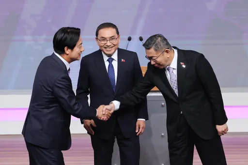 總統辯論會｜「兩岸是中華民國下的一國兩制？」　柯文哲：維持現狀是唯一選擇　