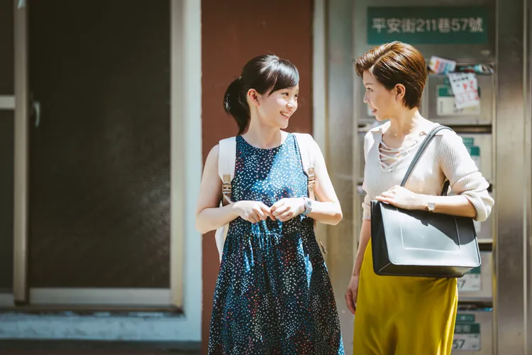 于子育（右）飾演方郁婷的媽媽。CATCHPLAY提供