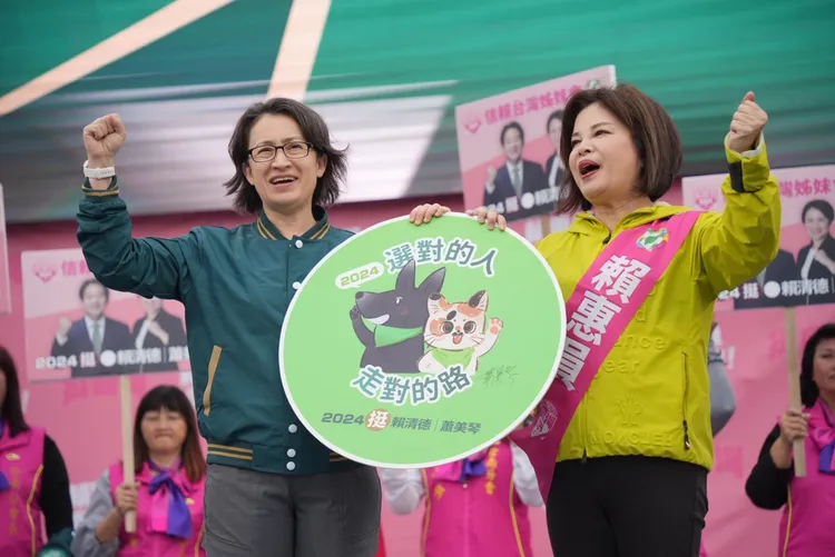 蕭美琴說，賴惠員和她都是最打拼的台南女兒。賴惠員總部提供