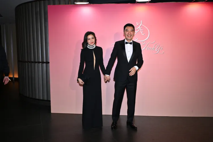 鍾鎮濤夫婦。Number One PR Communication Limited提供