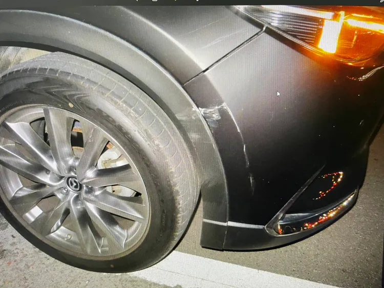 黃女轎車。民眾提供