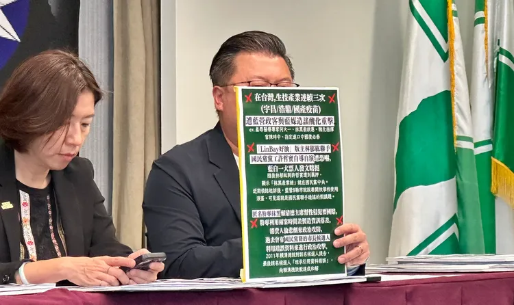 張志豪列舉出過去國民黨抹黑的行徑。潘袁詩羽攝