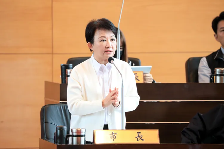 針對副市長王育敏帶職參選不分區立委，盧秀燕說，依公務人員行政中立法的規定，只要在1月2日立委候選人名單公告後依規定請假即可。市府提供