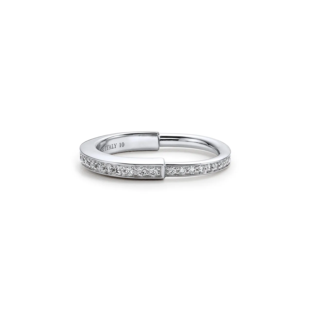 Tiffany Lock 18K白金舖鑲鑽石戒指,19萬3000元。品牌提供