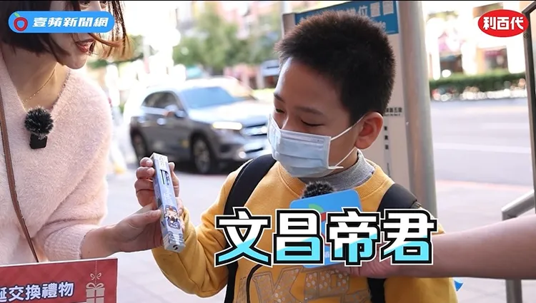 ▲利百代的神明保庇鉛筆組，共有媽祖天后、財神爺、月下老人、關聖帝君、文昌帝君、土地公等六種款式設計，有拜有保庇也很適合拿來當小禮物！