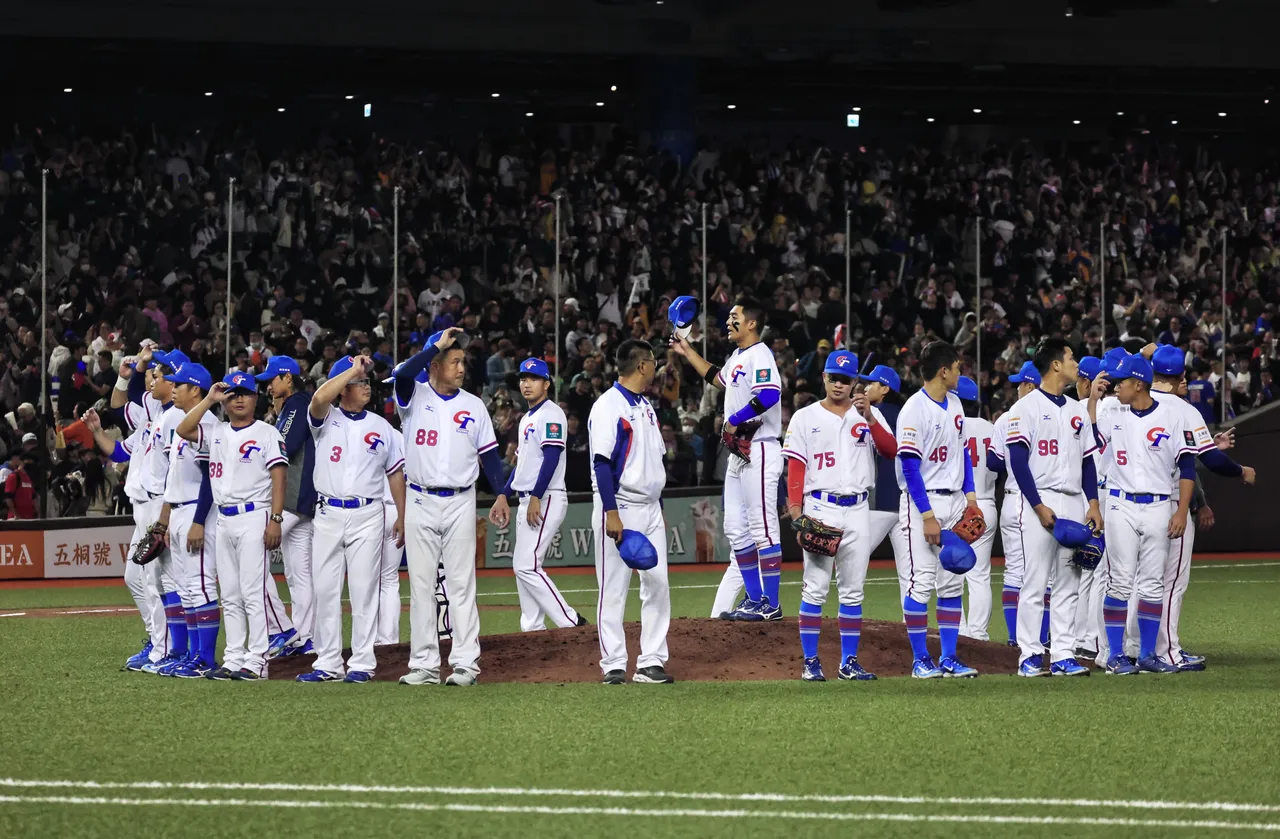 中華隊拿下大巨蛋史上第1勝。 林林攝