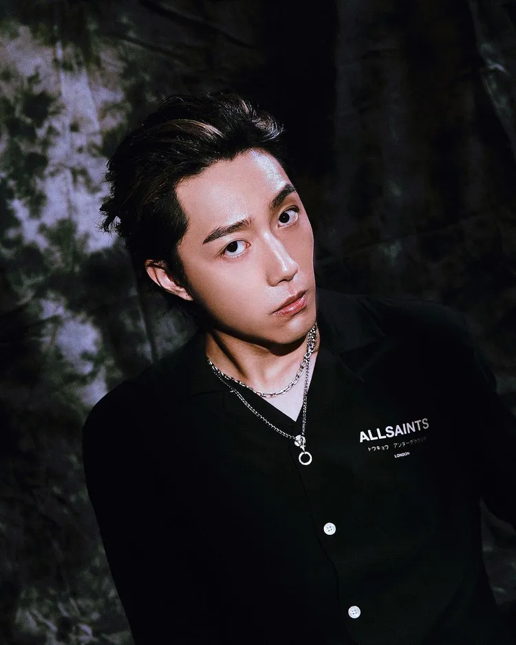 蔡凡熙化身為走在東京街頭的時尚潮男。翻攝蔡凡熙IG