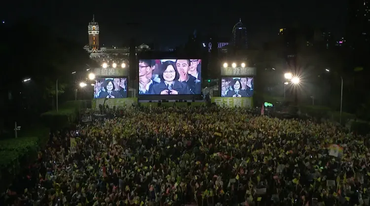 圖為2020年1月10日民進黨凱道英德配造勢。翻攝自蔡英文臉書