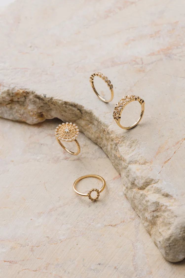 銀座復刻系列的鑽石款。品牌提供