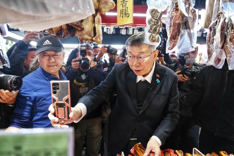 柯文哲逛南門市場。林林攝