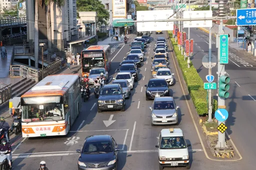 连假首日省道16处易壅塞路段曝光 国道客运运量比去年少4.1%