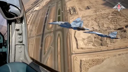 普丁出訪中東大排場 俄軍出動4架掛彈蘇35戰機護航