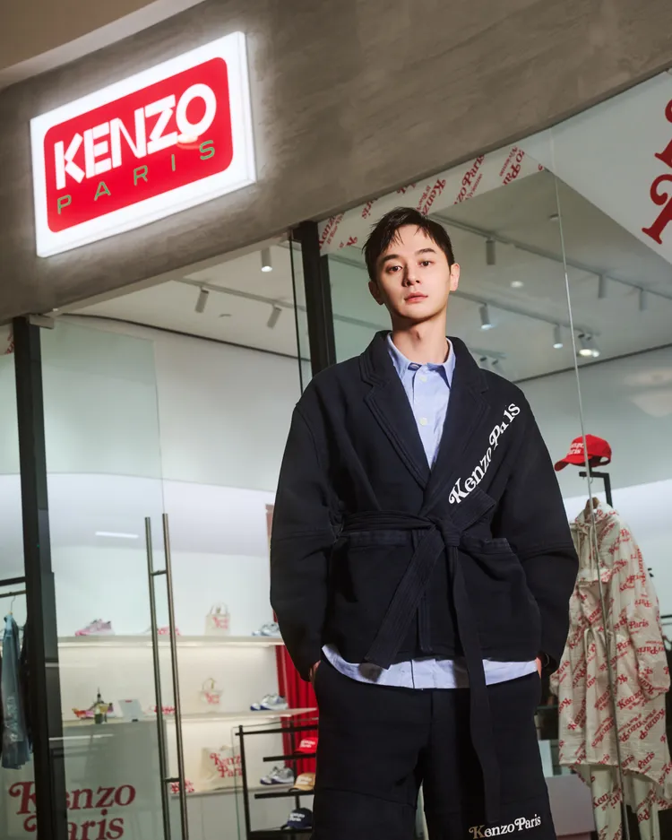 張軒睿穿著深藍色柔術綁帶套裝。品牌提供