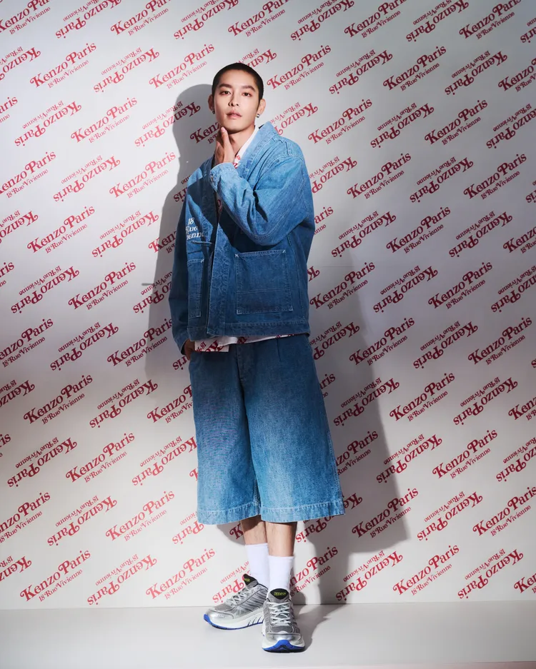 曹佑寧換上KENZO單寧和服外套以及同套單寧短褲。品牌提供