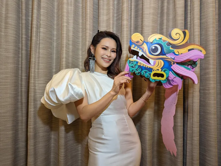 周蕙喜迎金龍年。華研國際提供