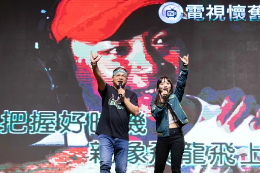 黃捷、王義川合體高歌「飛龍在天」　急喊搶救！大比這手勢