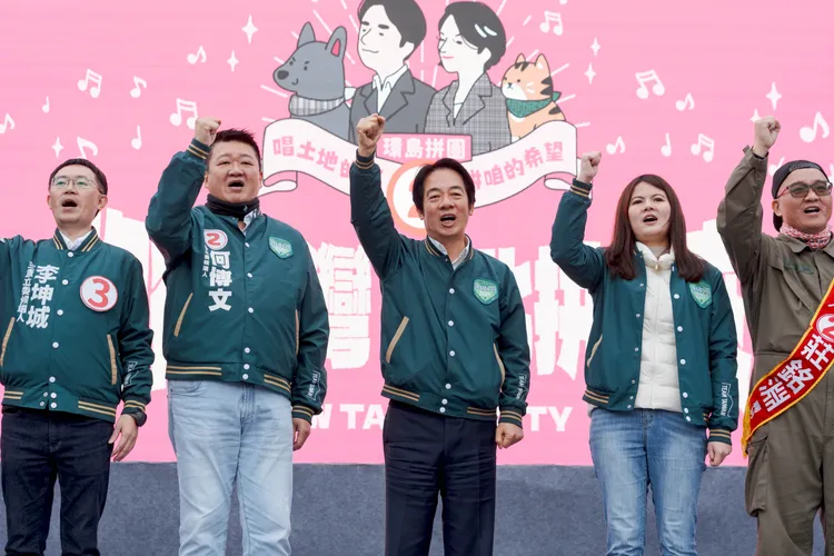 賴清德與黨籍立委候選人同台。賴清德競總提供