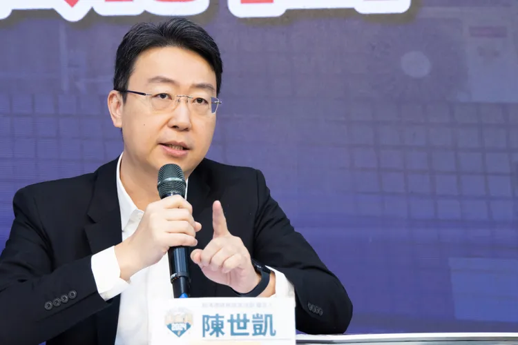 陳世凱質疑，新莊復興段253地號面積完整方正，根本不是「畸零地」。賴清德競總提供