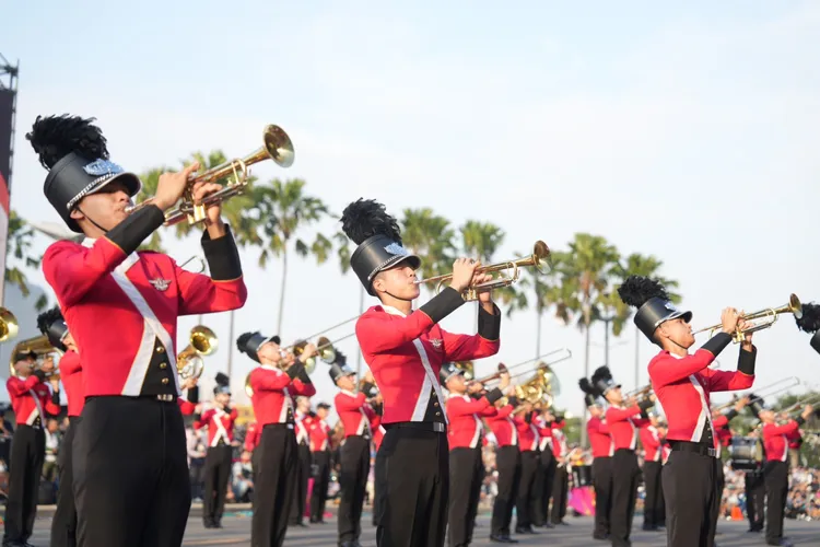 中正預校樂旗精彩表演。市府提供