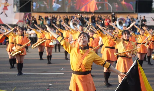 橘色旋風襲捲高雄!8.5萬粉絲擠滿時代大道 加碼演出成名曲