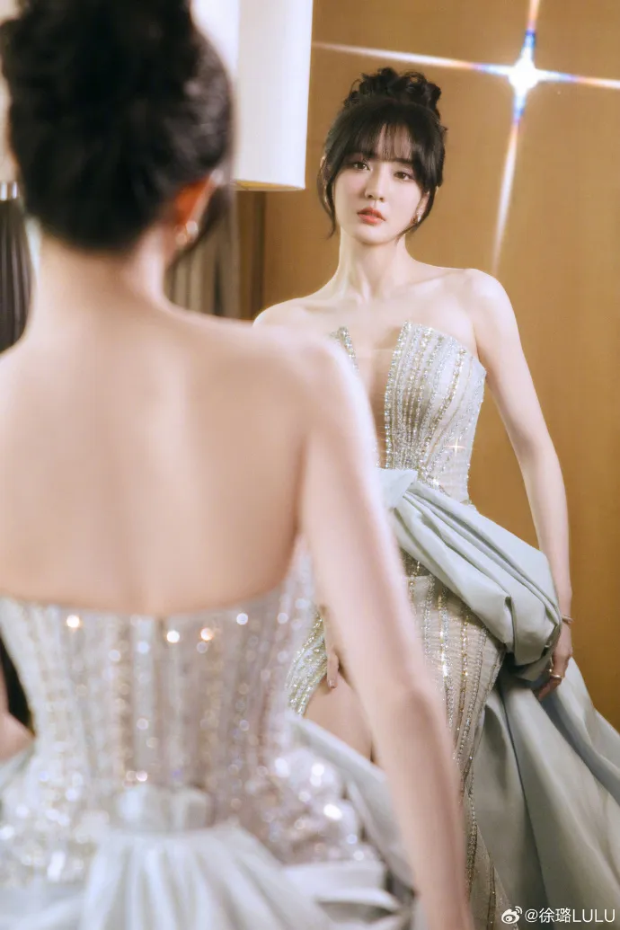徐璐一系列美照讓粉絲讚嘆不已。攝自徐璐微博