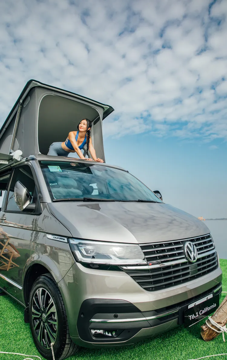 T6.1 California Ocean露營車一次擁有超完整露營設備，及符合現代生活的駕馭機能與收納空間，全面滿足車宿生活。業者提供