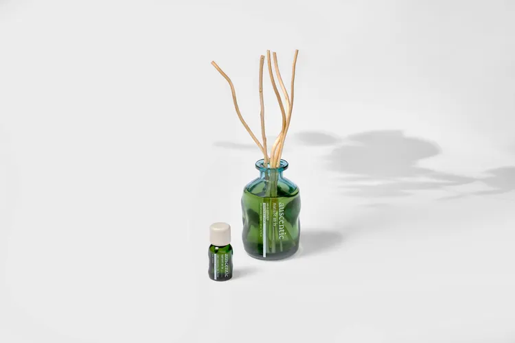 綠藤生機的空間香氛自由配組，任選兩件以上8.5折，原價1960元-5960元，特價1666-5066元。