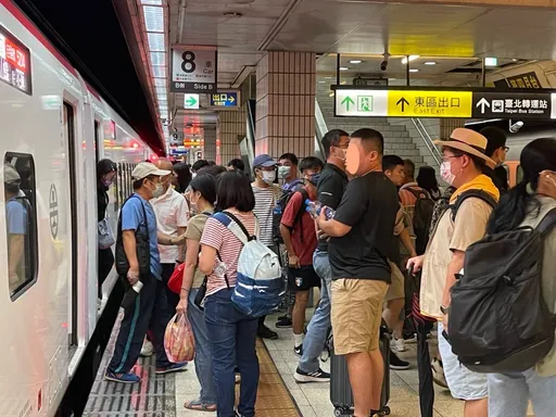 台鐵元旦假期加開160列車 單日運量破80萬人