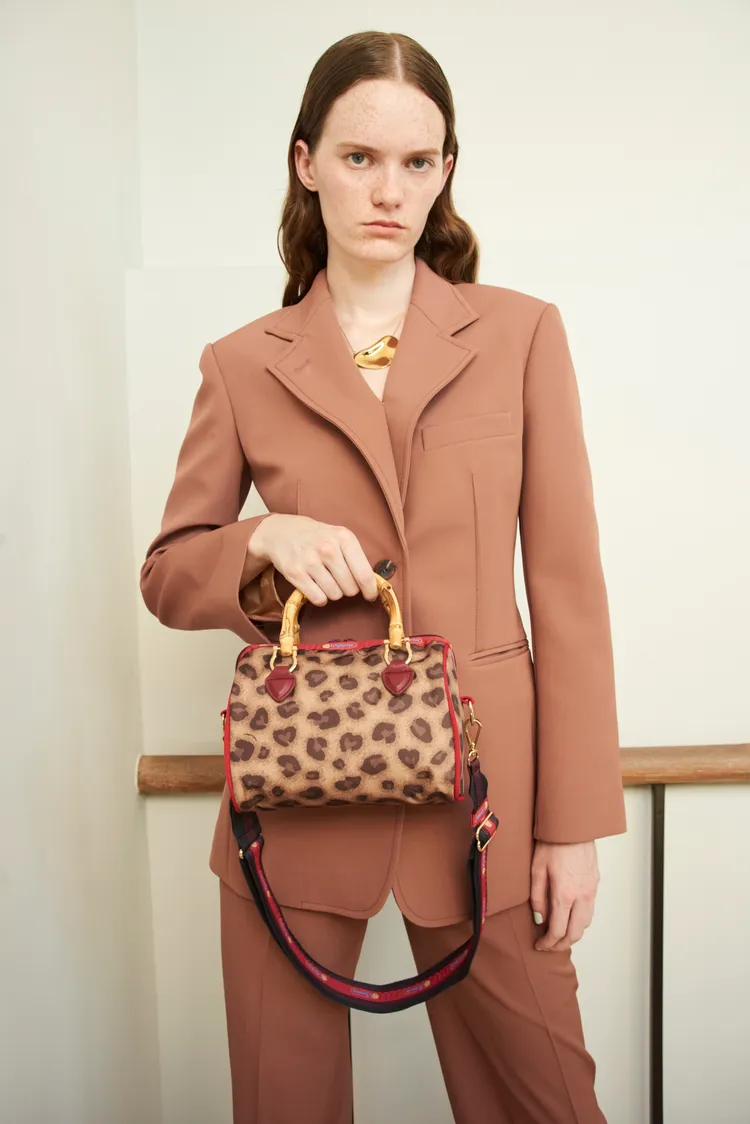 波士頓包換上採用真實竹子製成的竹節手柄。品牌提供