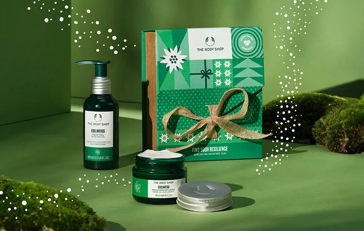 雪絨花漾顏奇肌精選原裝禮盒，包含100ml角質更新液、50ml澎潤霜，2350元。品牌提供