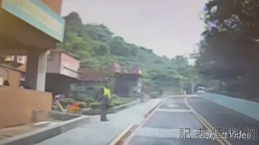 男大生被獼猴攻擊!「搶食大戰」超派 他遭抓傷送醫縫合