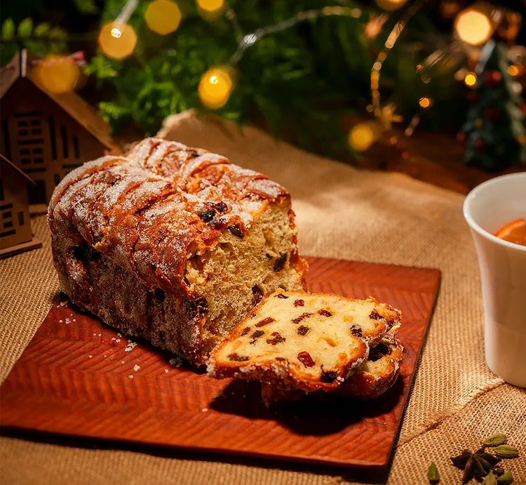 長榮航空特製聖誕節慶糕點史多倫。業者提供
