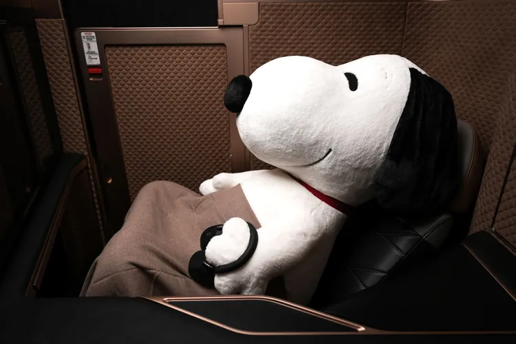 星宇航空與經典漫畫角色「史努比」聯名初登場。業者提供
