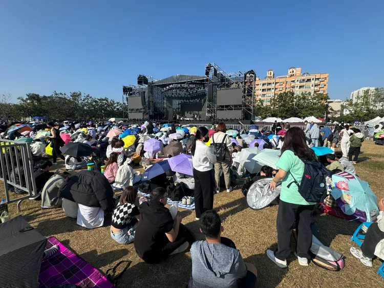 台南瘋跨年，中午已有上千人來卡位。市府提供